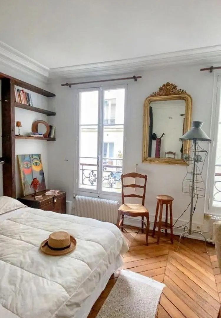 Montmartre Soulful Stay One Month Parigi
